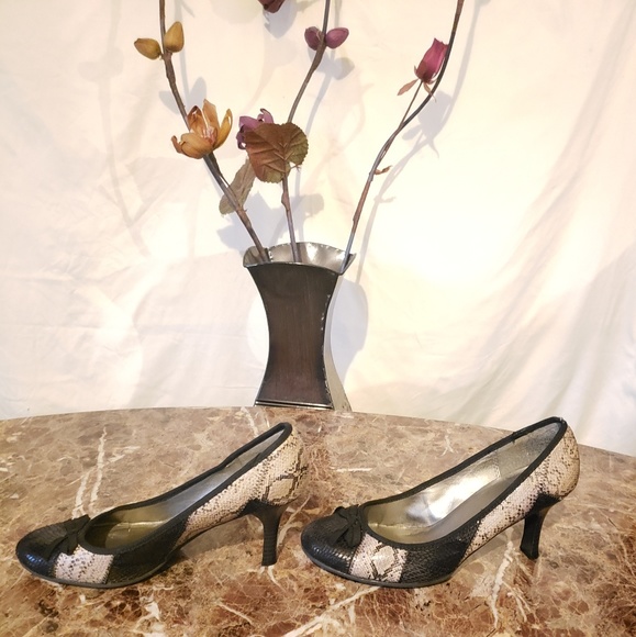 CL Laundry heels - Picture 1 of 6